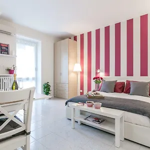 https://violet-home-loreto.italymilanhotels.net